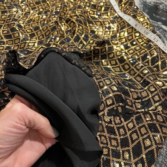Romeo and Juliet Couture Sleeveless Sequined Black and Gold, Party Dress. - Picture 9 of 14